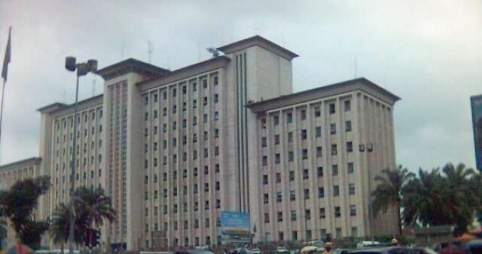 Head_office_of_ONATRA_in_Kinshasa_(east_of_boulevard_du_30_juin)
